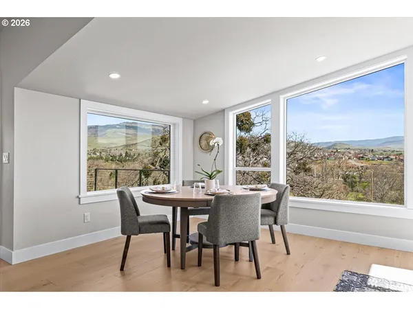 $1,389,900 | 852 Oak Street, Ashland, OR 97520