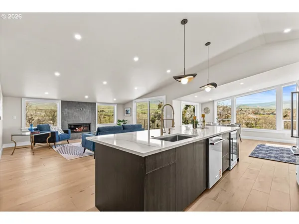 $1,389,900 | 852 Oak Street, Ashland, OR 97520