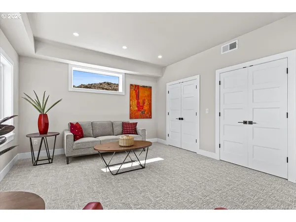 $1,389,900 | 852 Oak Street, Ashland, OR 97520