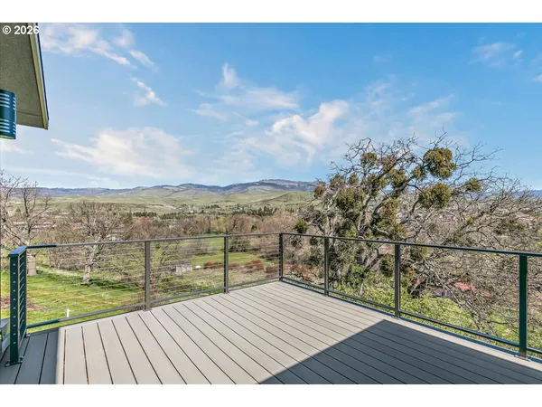 $1,389,900 | 852 Oak Street, Ashland, OR 97520