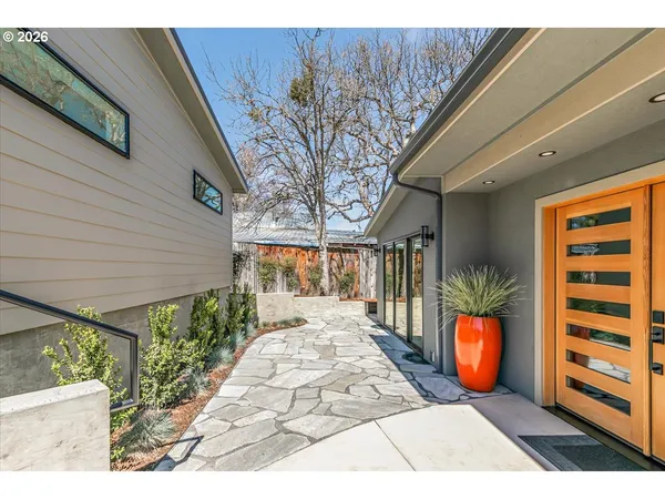 $1,389,900 | 852 Oak Street, Ashland, OR 97520