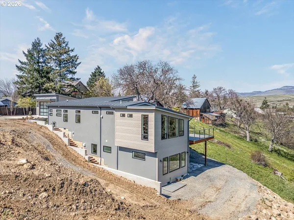 $1,389,900 | 852 Oak Street, Ashland, OR 97520