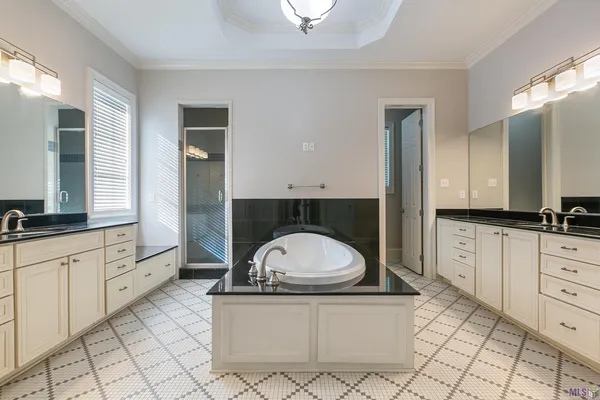$530,000 | 13712 Landmark Drive, Baton Rouge, LA 70810
