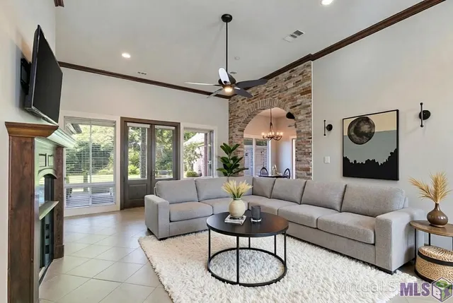 $530,000 | 13712 Landmark Drive, Baton Rouge, LA 70810