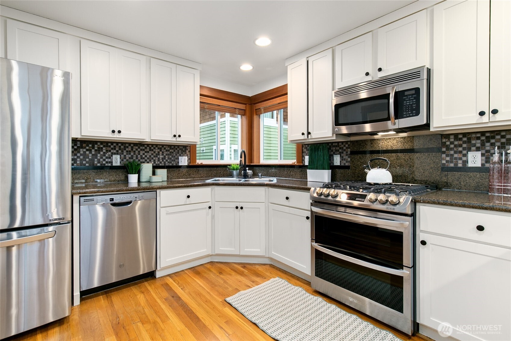 813 Northwest 97th Street, Unit B Seattle, WA 98117 - Photo 9 of 28