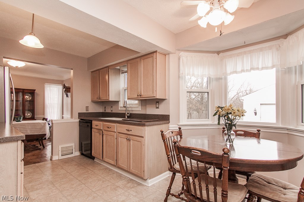 4110 West Pleasant Valley Road Cleveland, OH 44134 - Photo 5 of 25 Gallery Image 5