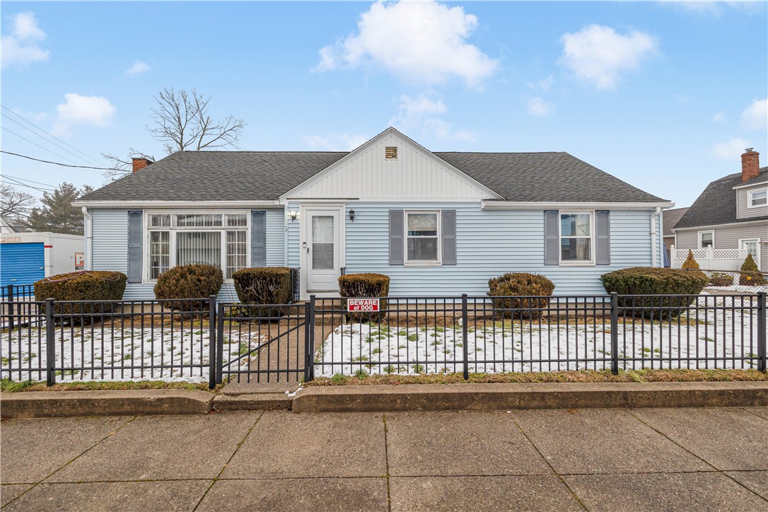 78 Warwick Road Pawtucket, RI 02861 - Photo 3 of 22