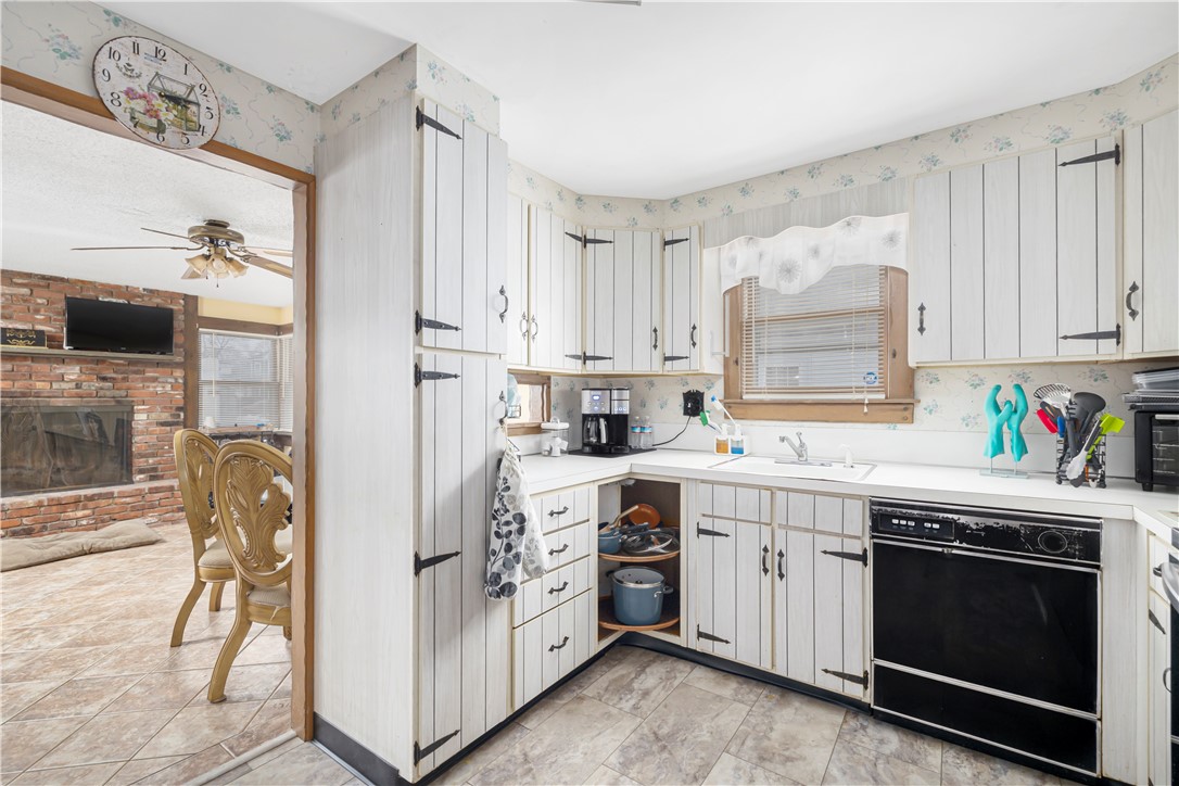 78 Warwick Road Pawtucket, RI 02861 - Photo 4 of 22