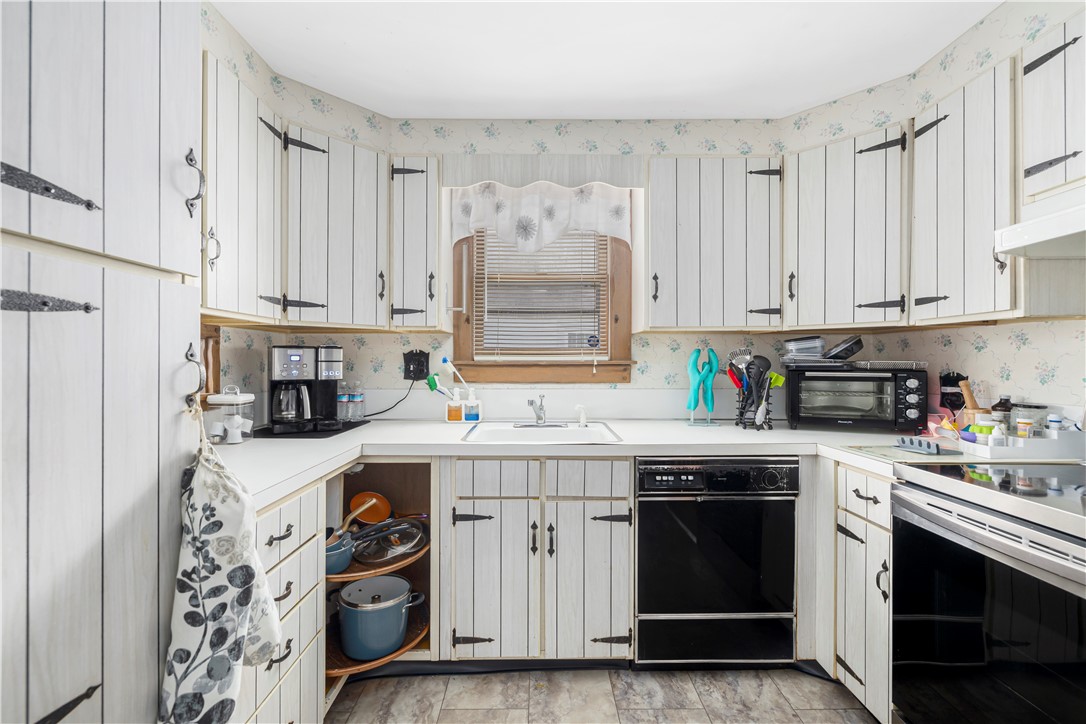 78 Warwick Road Pawtucket, RI 02861 - Photo 5 of 22