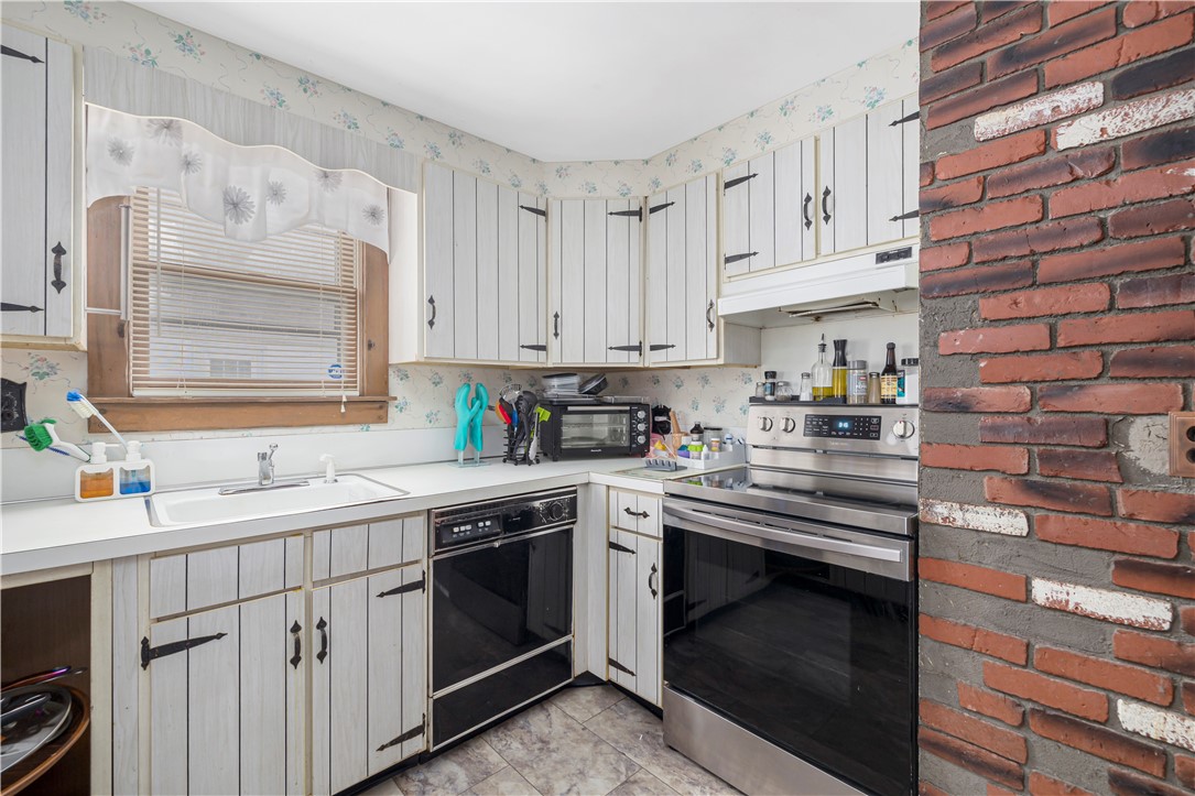 78 Warwick Road Pawtucket, RI 02861 - Photo 6 of 22