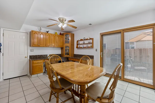 $385,000 | 716 Sand Creek Drive, Carol Stream, IL 60188
