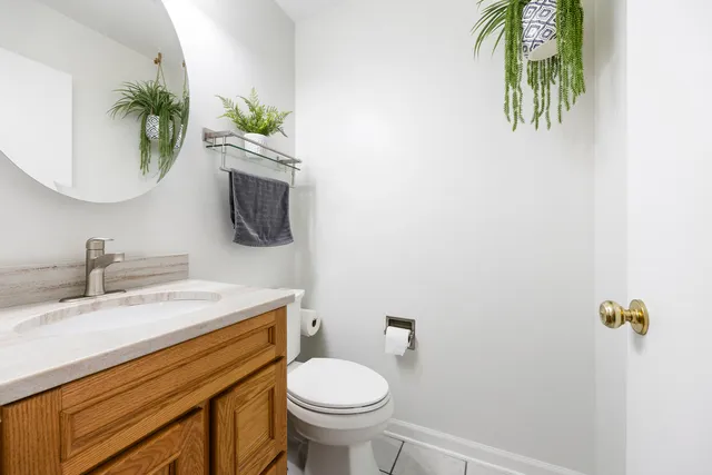 $385,000 | 716 Sand Creek Drive, Carol Stream, IL 60188