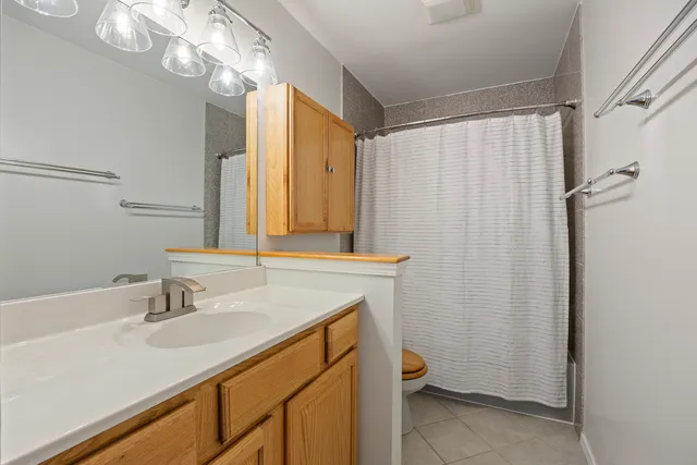 $385,000 | 716 Sand Creek Drive, Carol Stream, IL 60188