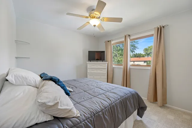 $385,000 | 716 Sand Creek Drive, Carol Stream, IL 60188