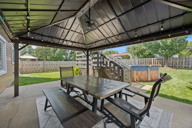 $385,000 | 716 Sand Creek Drive, Carol Stream, IL 60188