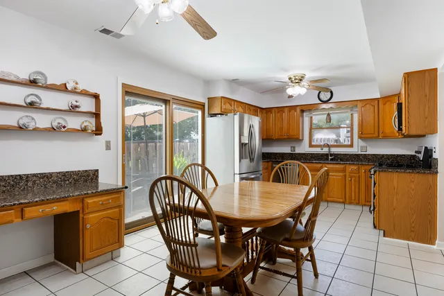 $385,000 | 716 Sand Creek Drive, Carol Stream, IL 60188