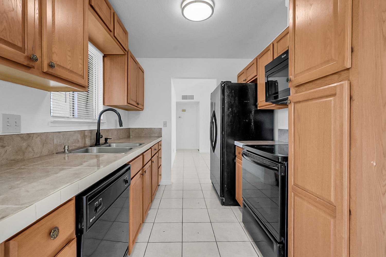 320 Scout Way Modesto, CA 95351 - Photo 4 of 24