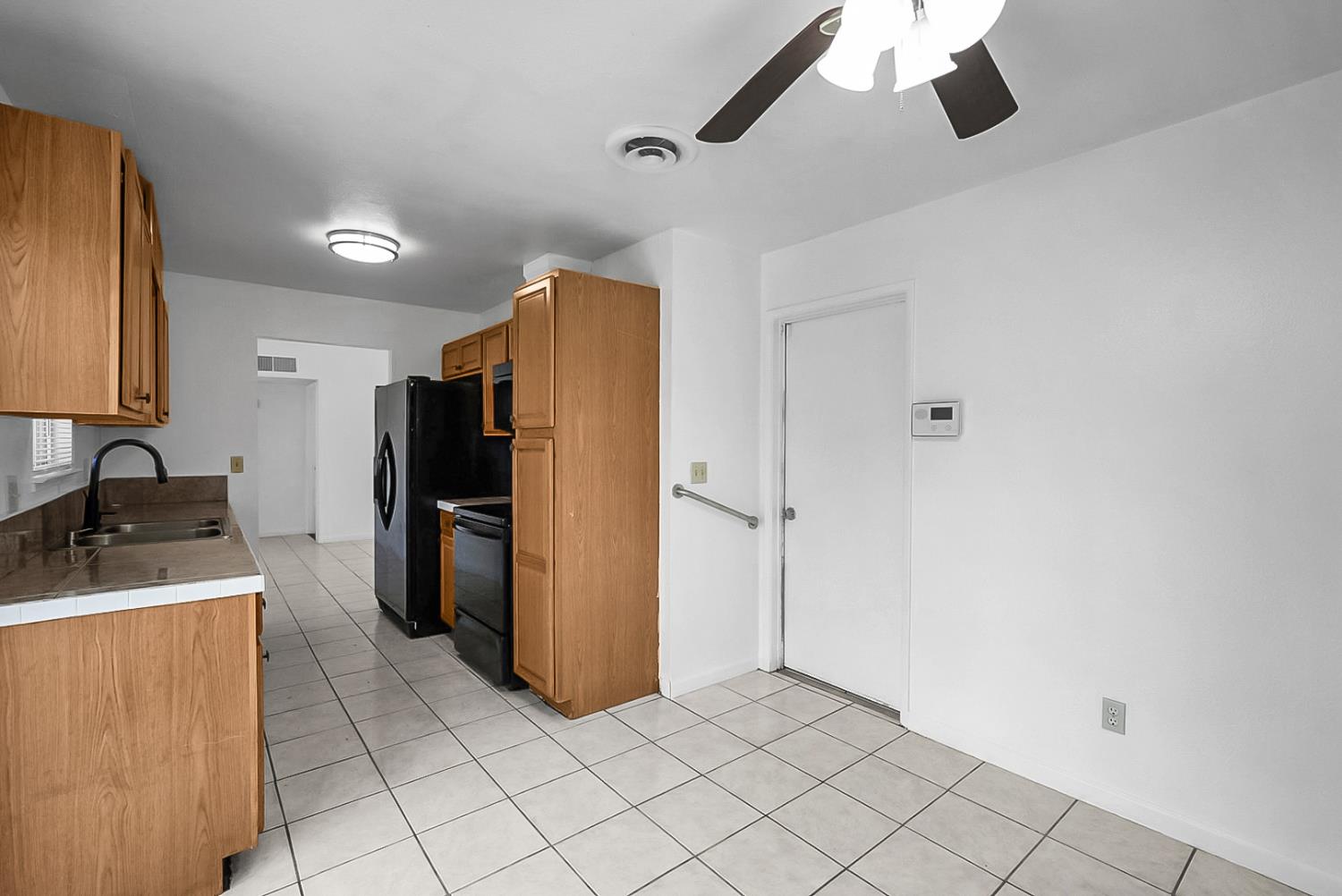 320 Scout Way Modesto, CA 95351 - Photo 7 of 24