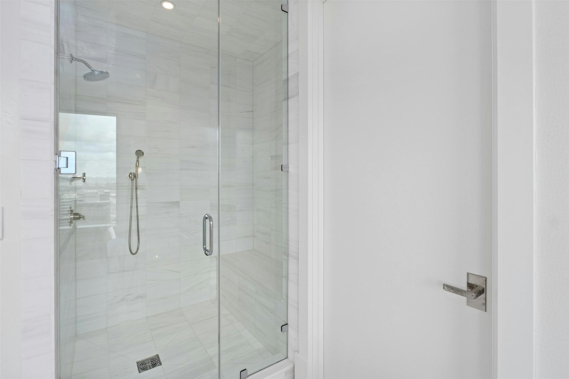 200 Congress Avenue, Unit 41Q Austin, TX 78701 - Photo 17 of 39 a bathroom with a shower