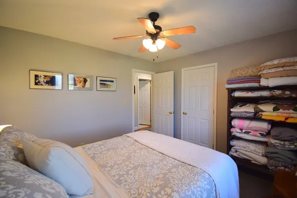 $215,000 | 15665 North Angling Lane, Mount Vernon, IL 62864