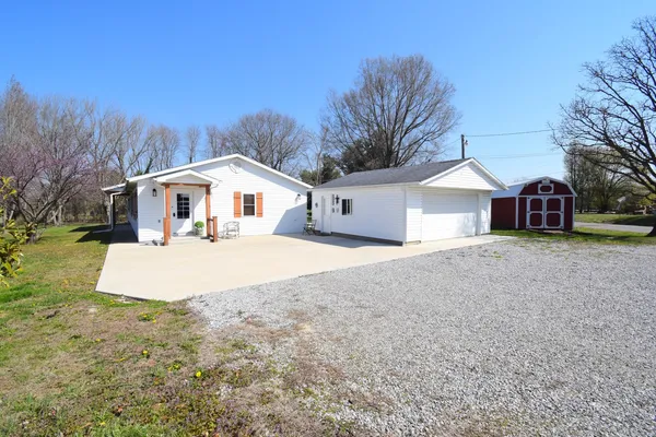 $215,000 | 15665 North Angling Lane, Mount Vernon, IL 62864