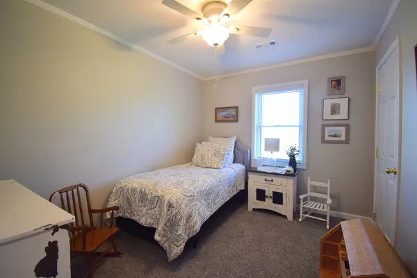 $215,000 | 15665 North Angling Lane, Mount Vernon, IL 62864