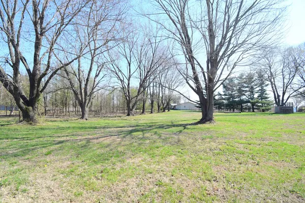 $215,000 | 15665 North Angling Lane, Mount Vernon, IL 62864