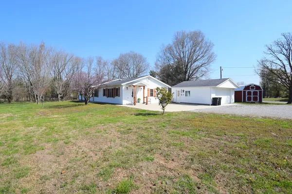 $215,000 | 15665 North Angling Lane, Mount Vernon, IL 62864