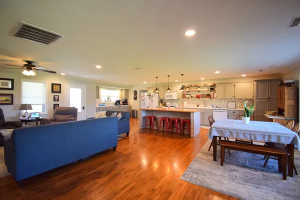 $215,000 | 15665 North Angling Lane, Mount Vernon, IL 62864