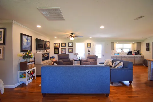 $215,000 | 15665 North Angling Lane, Mount Vernon, IL 62864