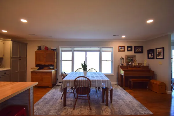 $215,000 | 15665 North Angling Lane, Mount Vernon, IL 62864