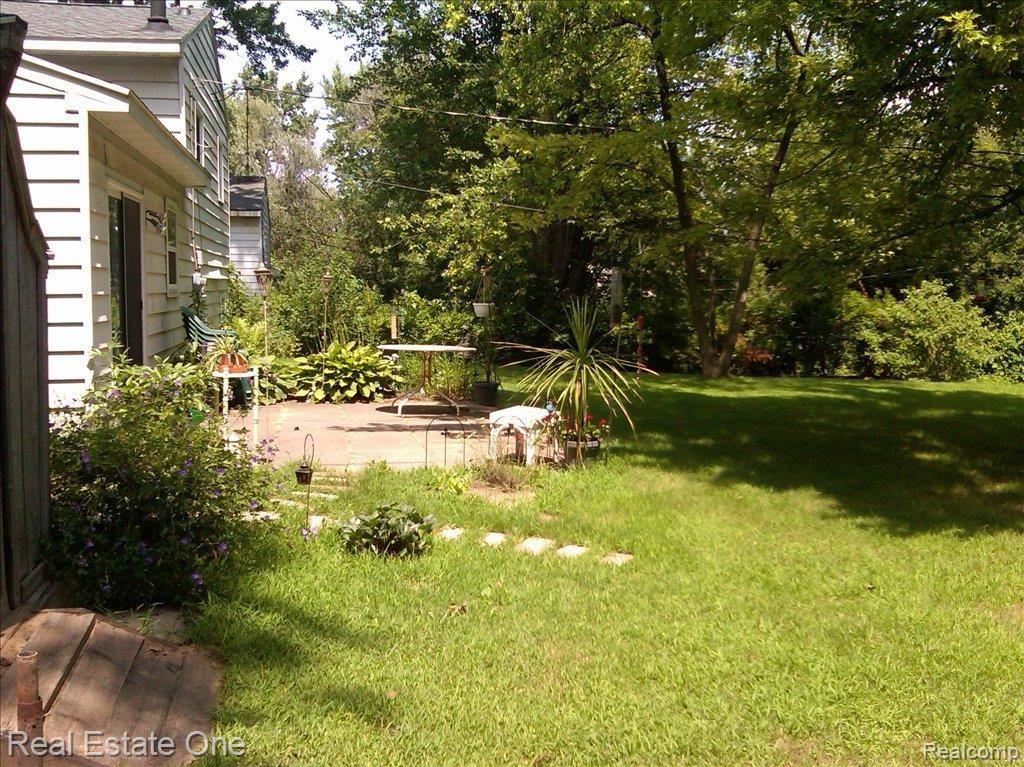 3047 Greenwood Street Rochester, MI 48309 - Photo 21 of 23 3 Patio