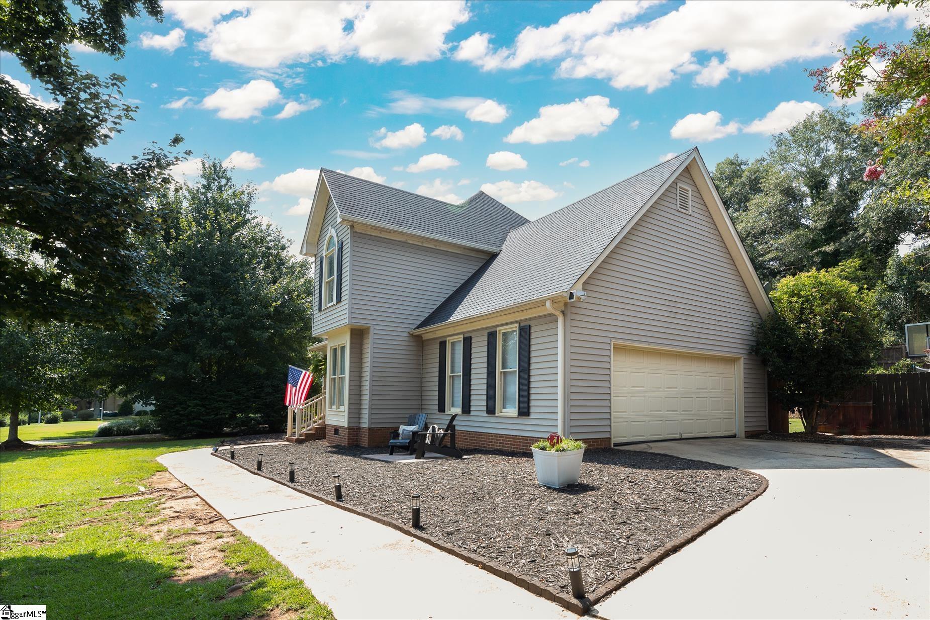 116 Spring Lake Loop Simpsonville, SC 29681 - Photo 3 of 33