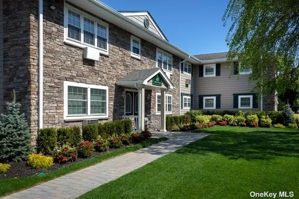 $2,565 | 41 Long Island Avenue, Unit 7B, Deer Park, NY 11729