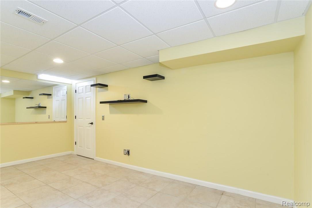 580 Sunlight Drive Rochester, MI 48309 - Photo 31 of 43 041-Bedroom-4271220-medium.jpg