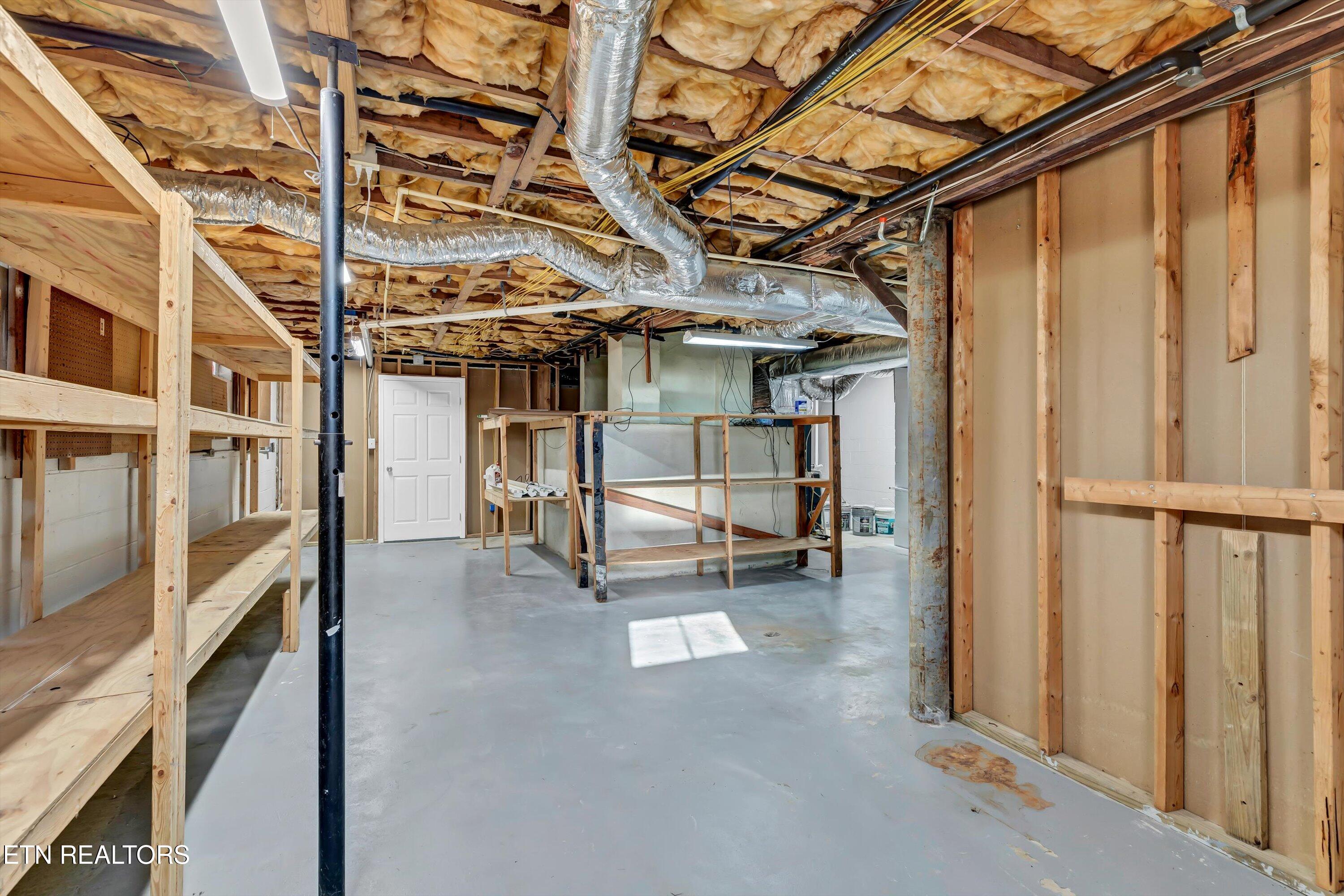 102 Nolan Road Oak Ridge, TN 37830 - Photo 17 of 20 STORAGE
