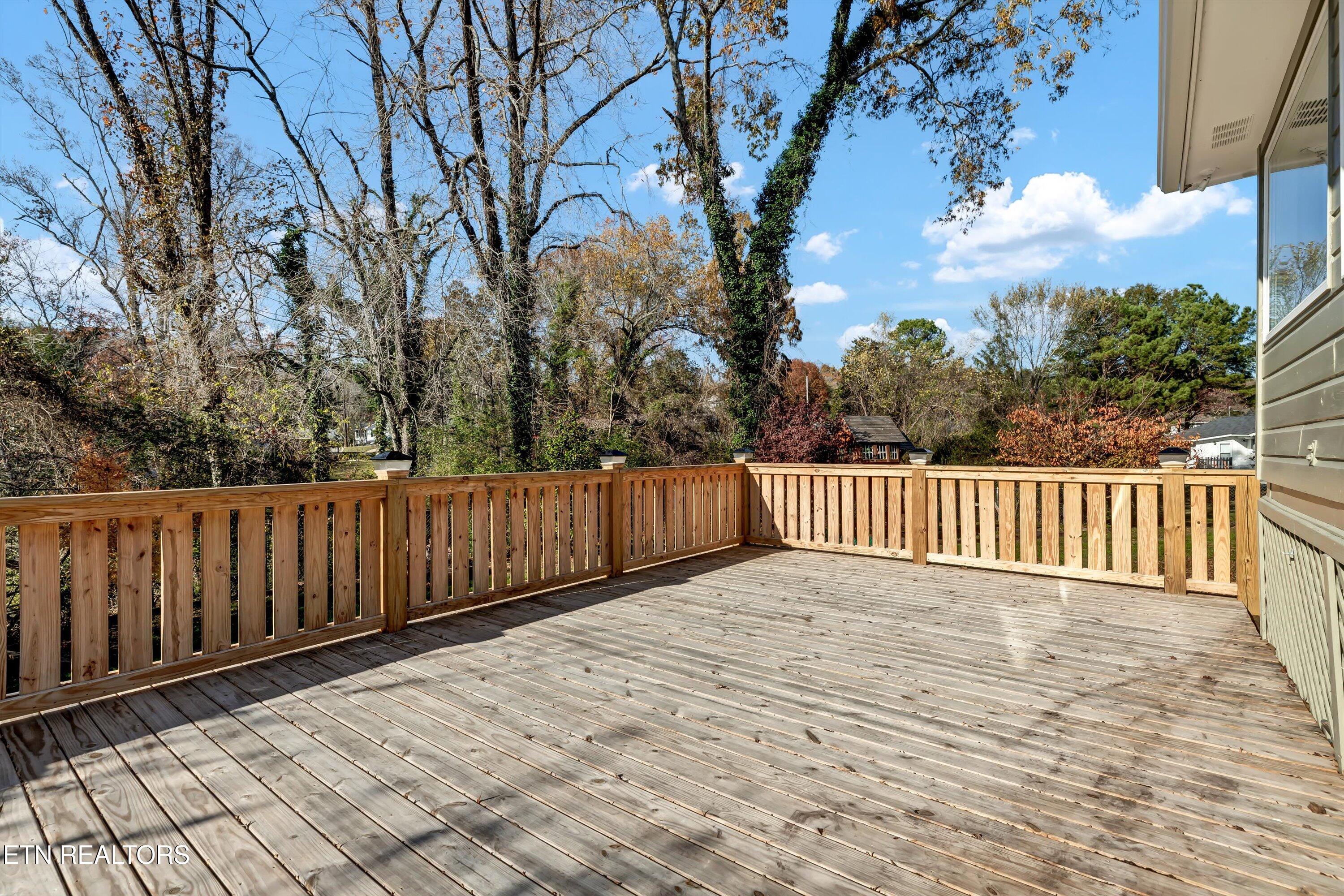102 Nolan Road Oak Ridge, TN 37830 - Photo 18 of 20 NEW DECK