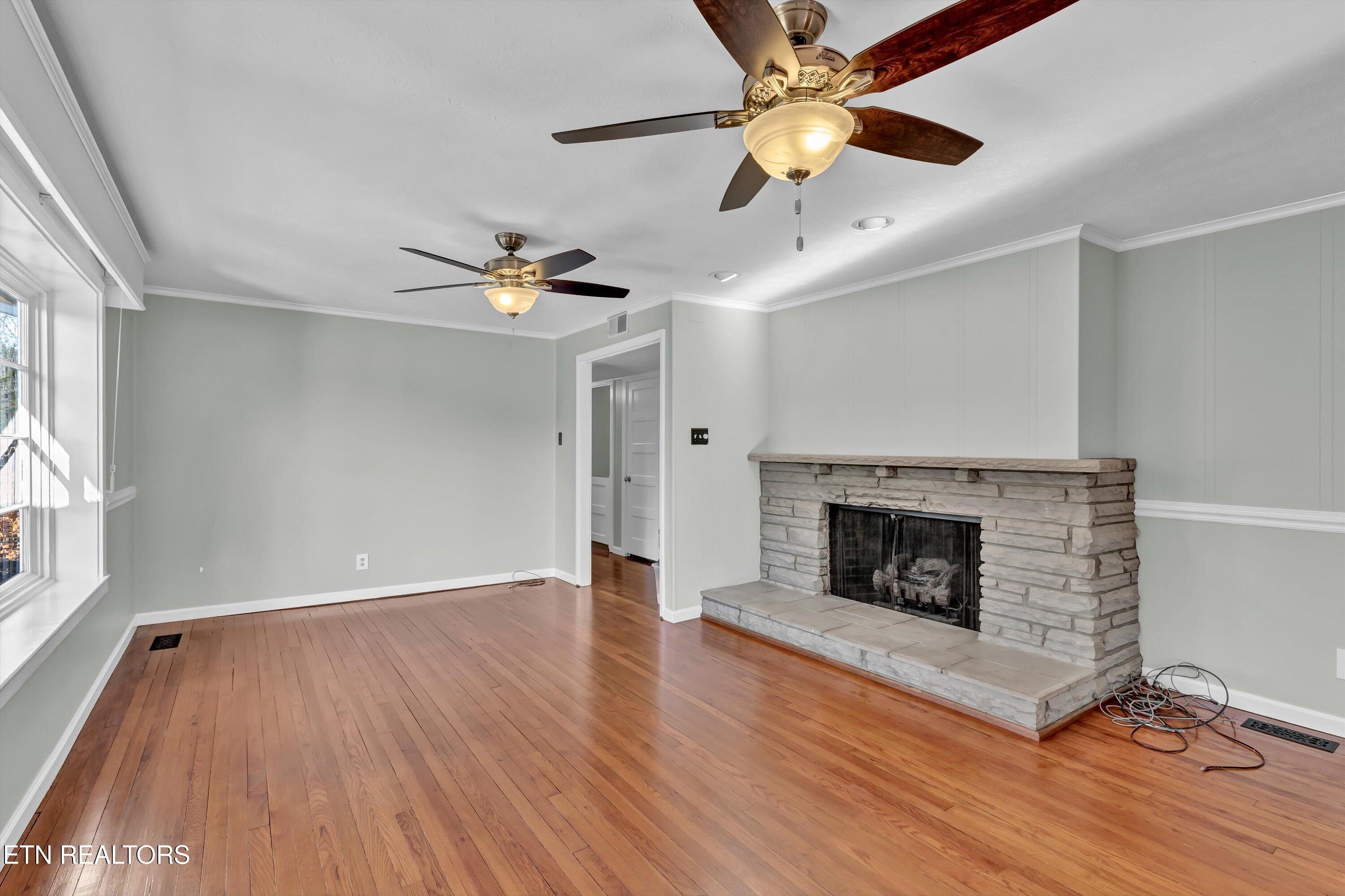 102 Nolan Road Oak Ridge, TN 37830 - Photo 4 of 20 Family Room