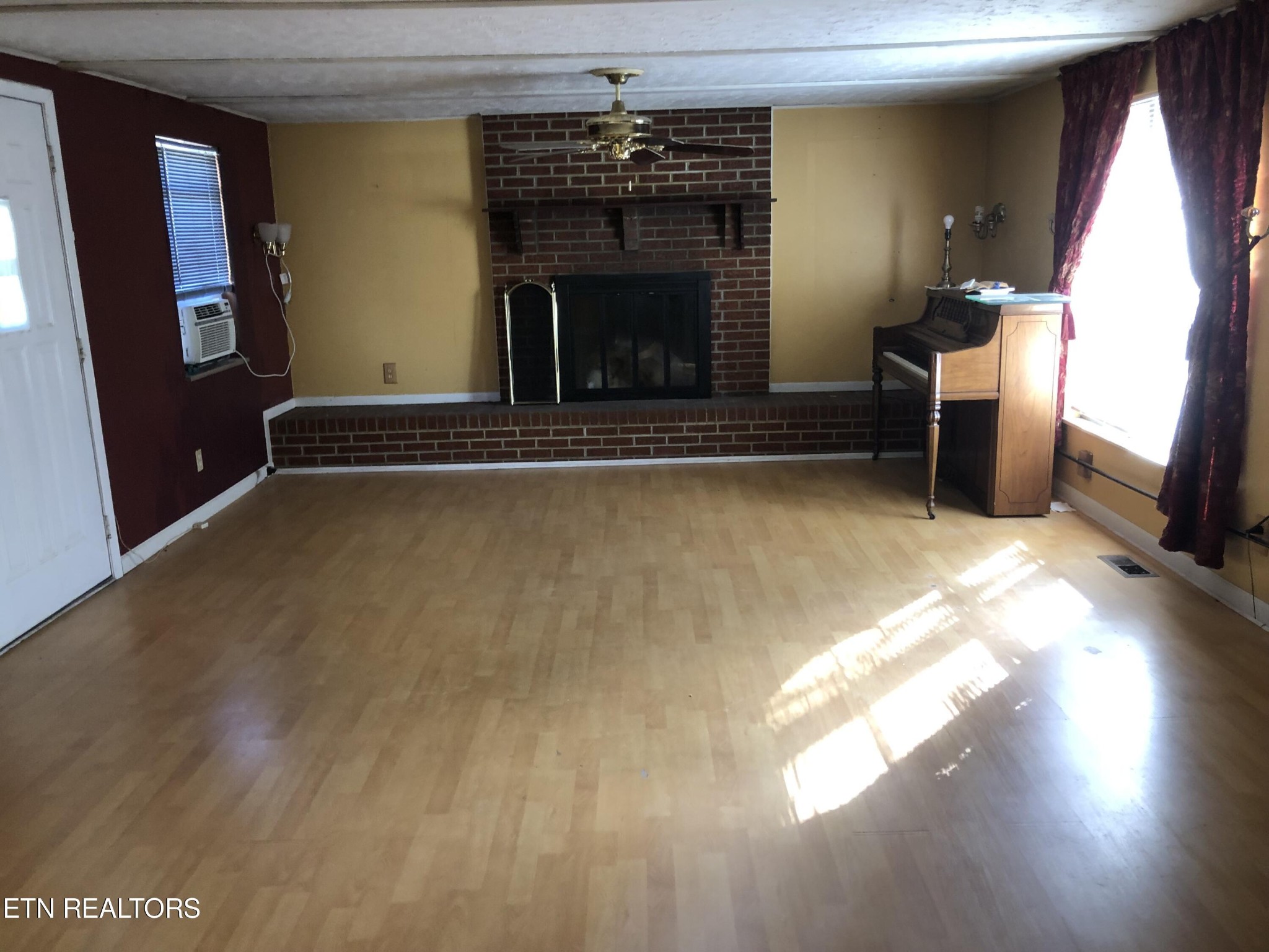 238 Stephens Road Oliver Springs, TN 37840 - Photo 2 of 21 Gallery Image 2