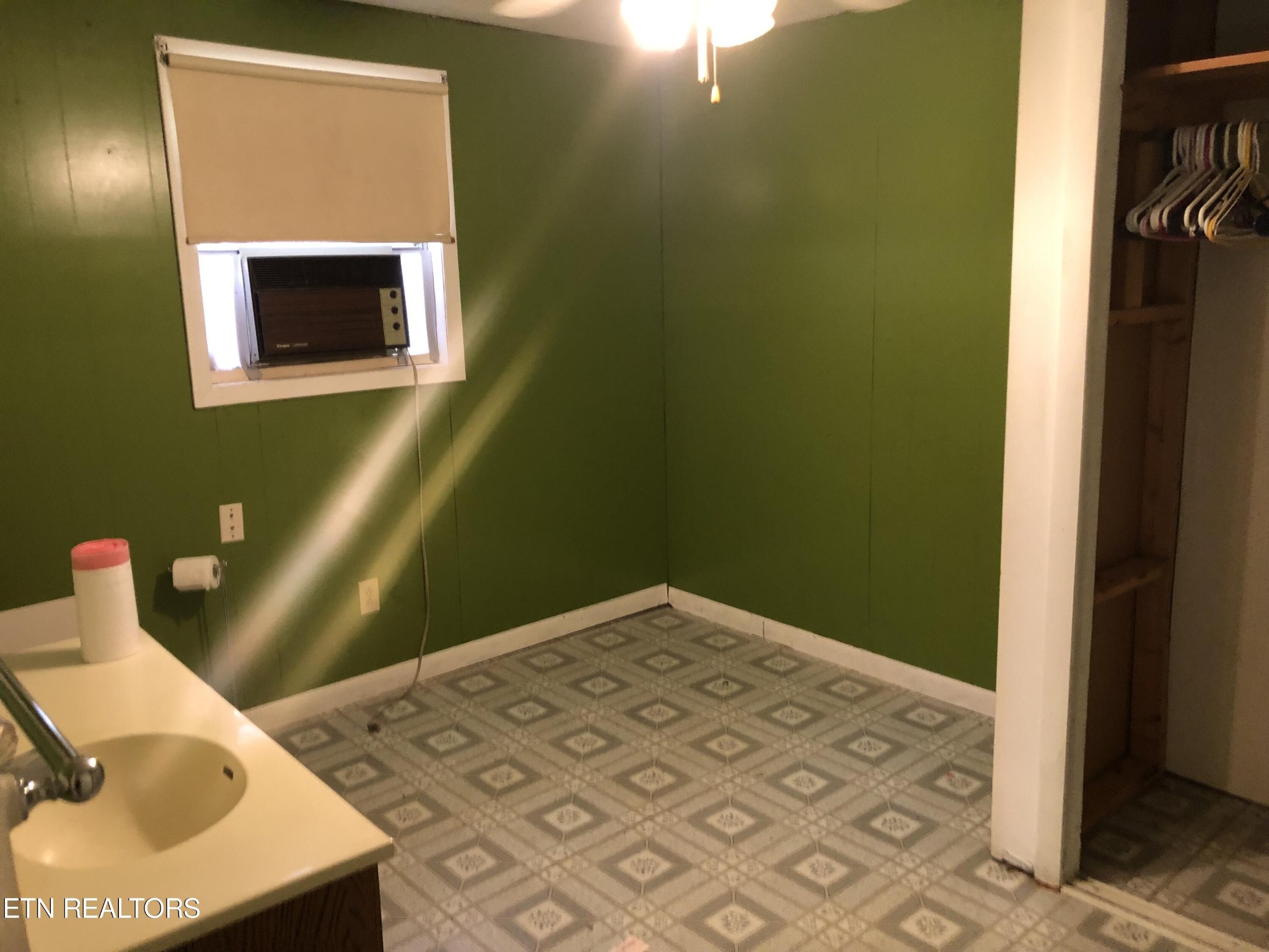 238 Stephens Road Oliver Springs, TN 37840 - Photo 5 of 21 Gallery Image 5
