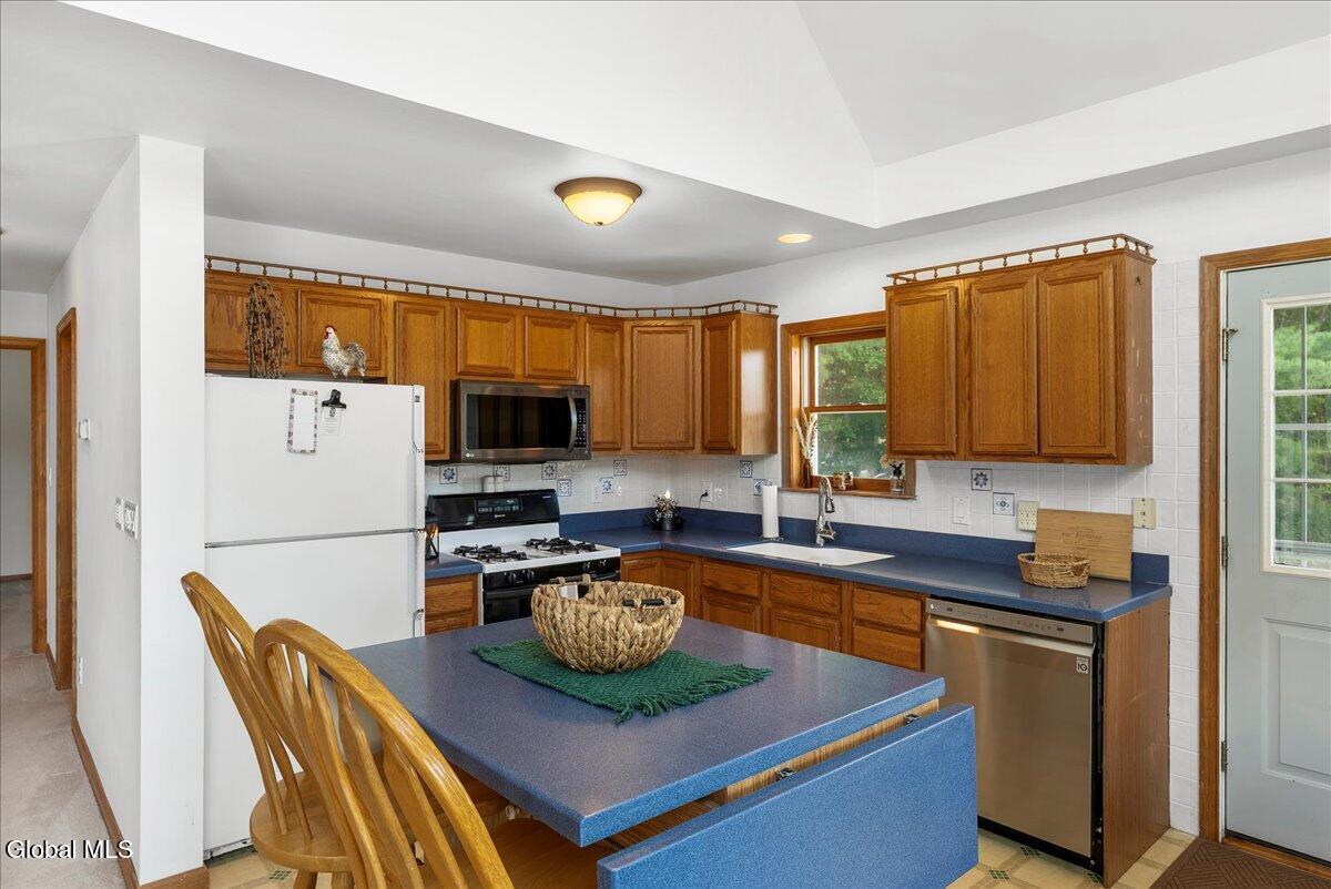 219 Rossman Valley Road Fulton, NY 12149 - Photo 8 of 46 36-DSC09301