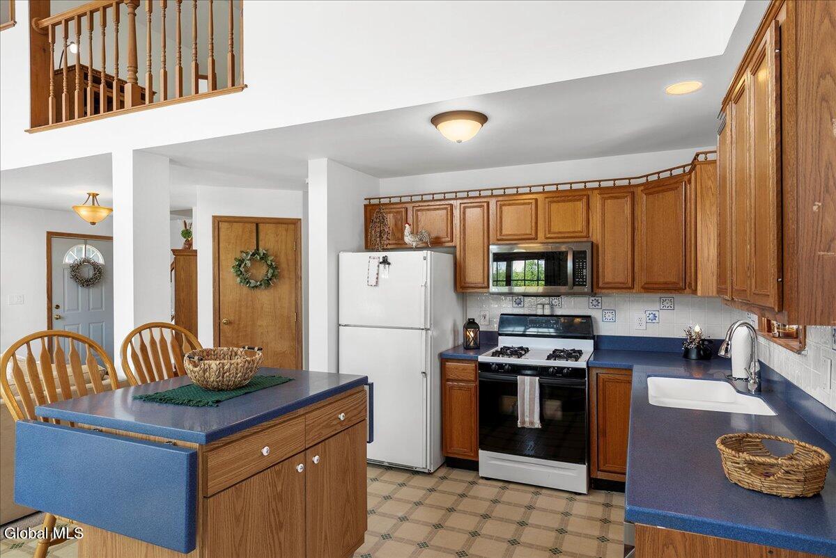 219 Rossman Valley Road Fulton, NY 12149 - Photo 9 of 46 37-DSC09306