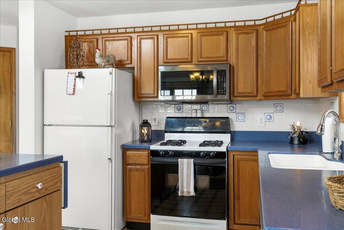 219 Rossman Valley Road Fulton, NY 12149 - Photo 10 of 46 38-DSC09311