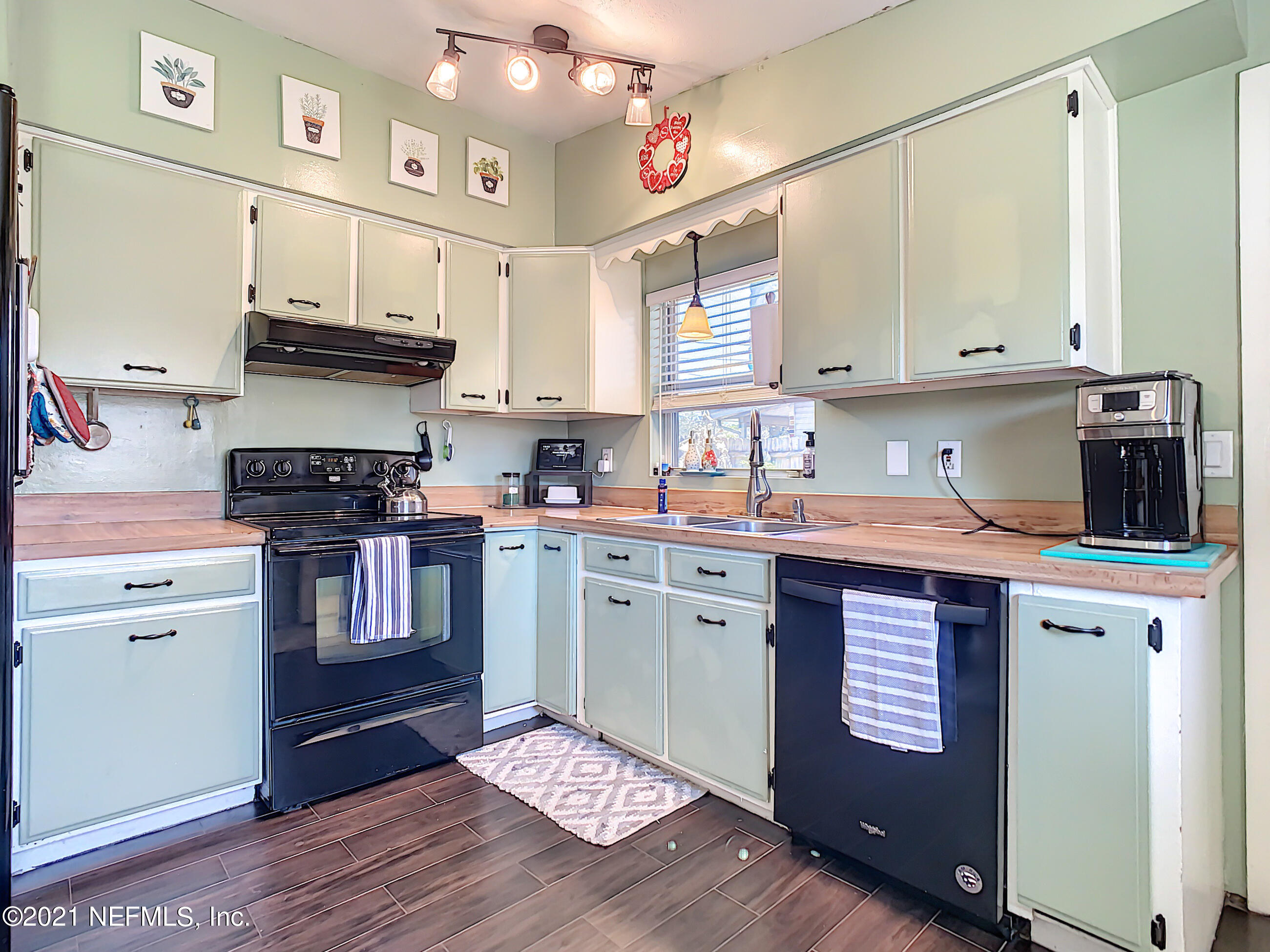 8540 Lone Star Road Jacksonville, FL 32211 - Photo 7 of 23 8540 lone star road-14