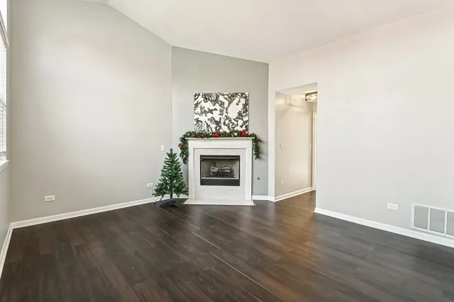 $2,500 | 2227 Waterleaf Court, Unit 203, Naperville, IL 60564