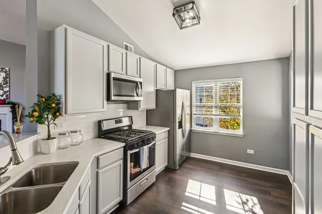 $2,500 | 2227 Waterleaf Court, Unit 203, Naperville, IL 60564