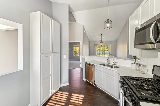 $2,500 | 2227 Waterleaf Court, Unit 203, Naperville, IL 60564