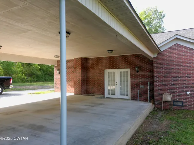 a view of a house with backyard and a porch