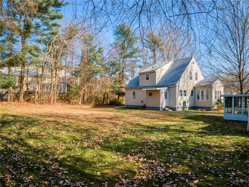 319 Nooseneck Hill Road Exeter, RI 02822 - Photo 7 of 40