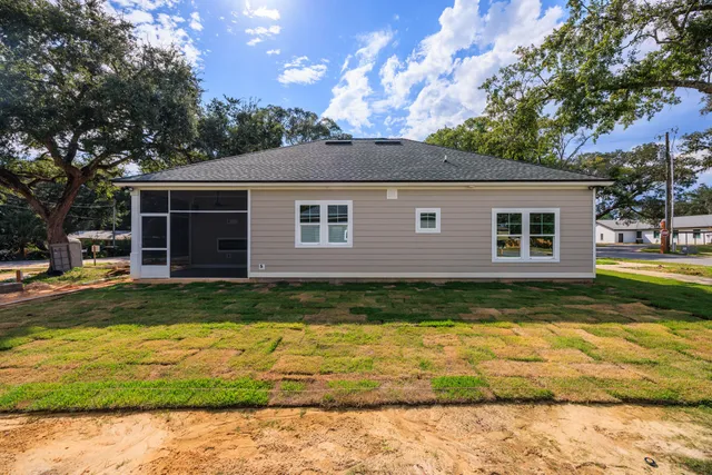 a view of a house with a yard